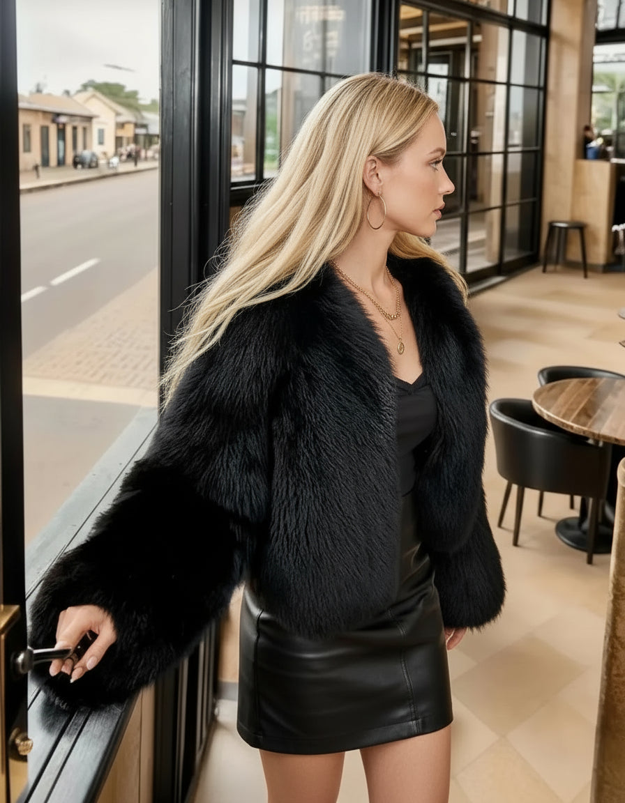 Veste Imitation Fourrure  – Élégance Classique et Chaleur Luxueuse