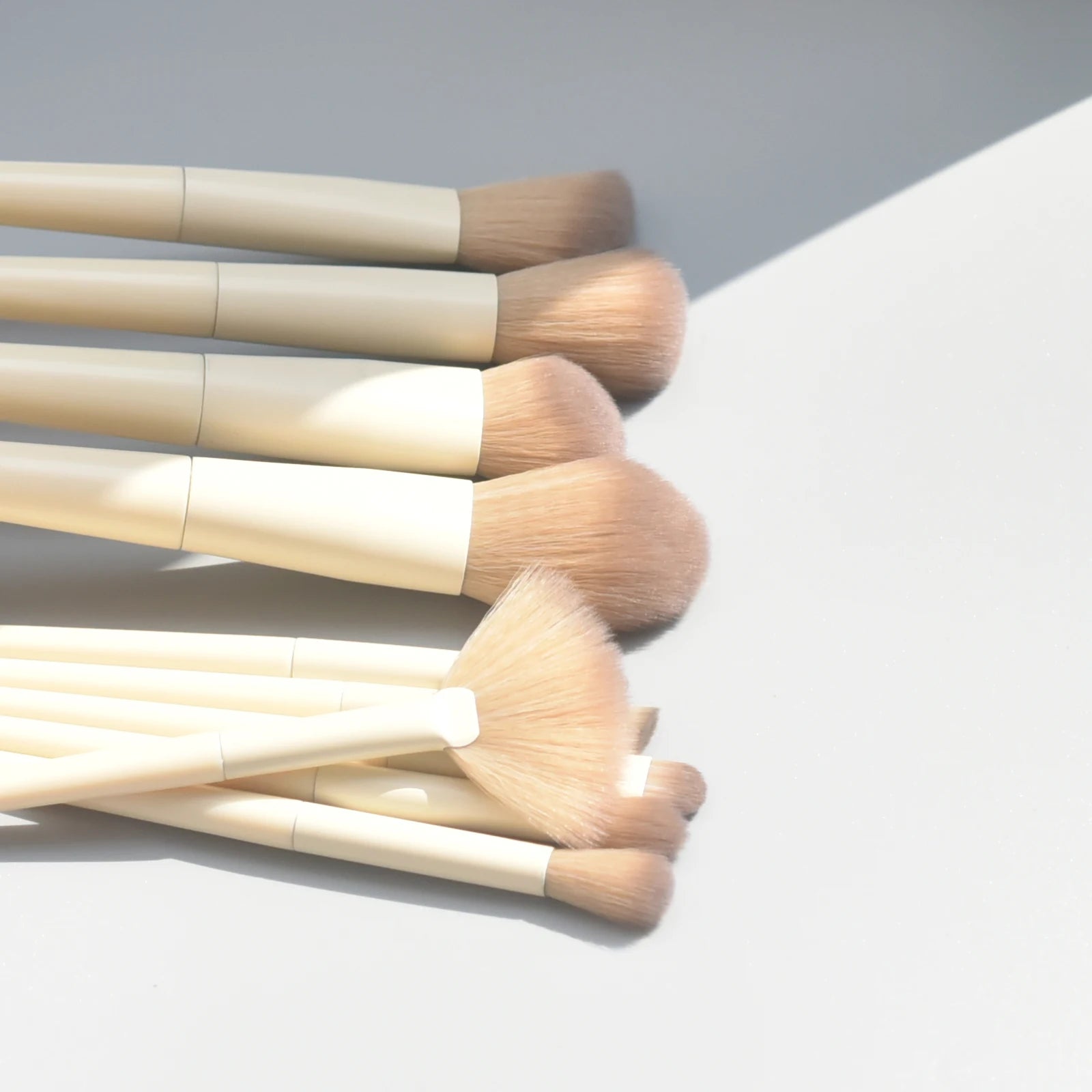 Set Pinceaux de Maquillage Doux – Pinceaux Professionnels pour Fond de Teint, Poudre, Fard à Paupières et Estompe